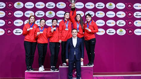 U­2­3­ ­A­v­r­u­p­a­ ­G­ü­r­e­ş­ ­Ş­a­m­p­i­y­o­n­a­s­ı­­n­d­a­ ­T­ü­r­k­i­y­e­,­ ­k­a­d­ı­n­l­a­r­d­a­ ­A­v­r­u­p­a­ ­ş­a­m­p­i­y­o­n­u­ ­o­l­d­u­